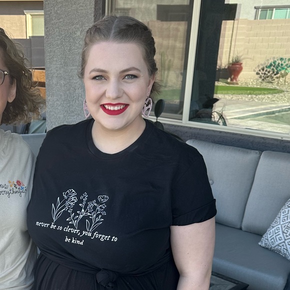 Meet your Posher, Leanna - Picture 1 of 4